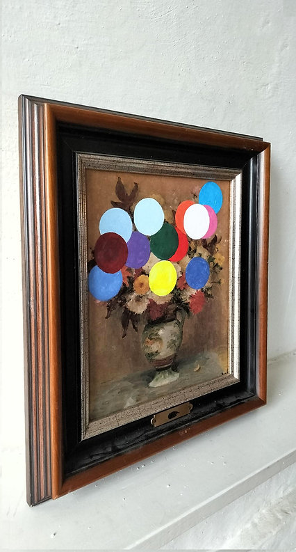 Dots on Bouquet Image 1