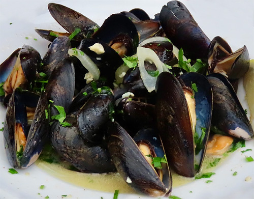 A8 | SPICY MUSSELS