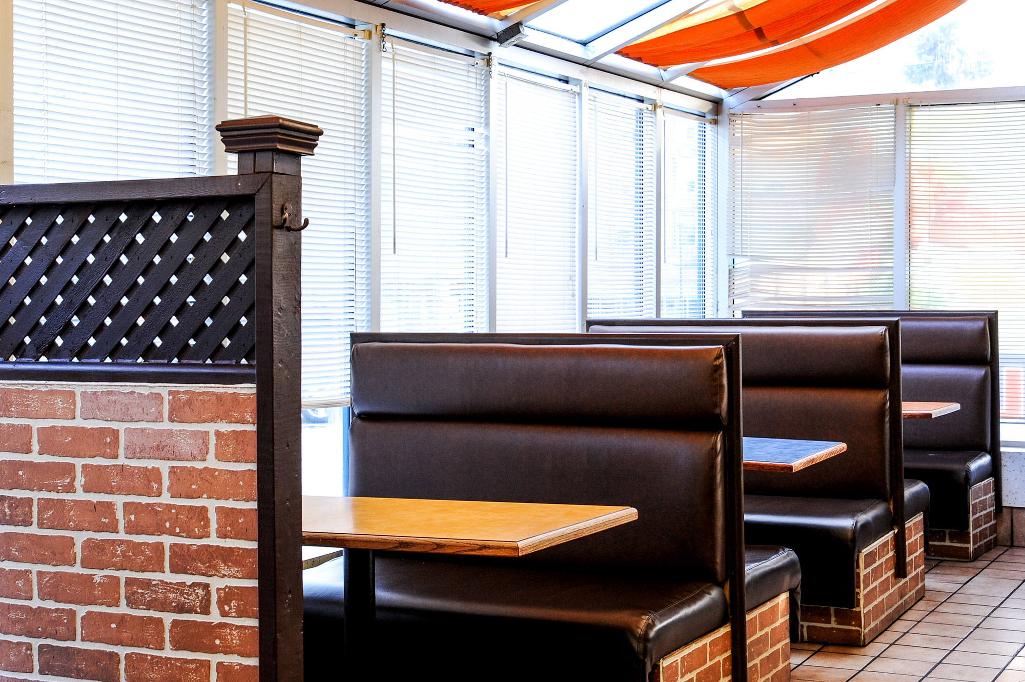 booths-dining