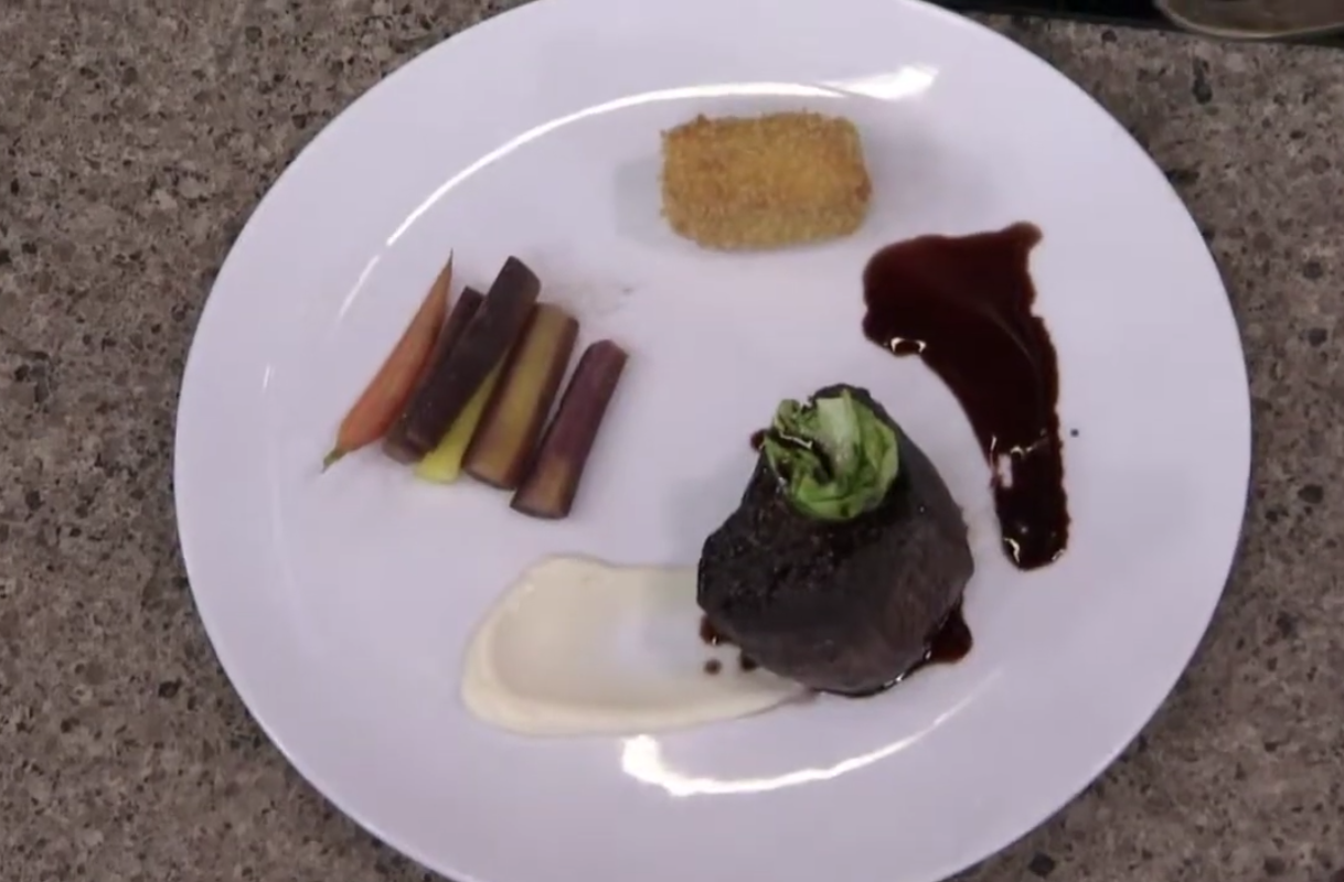 Beef tenderloin with cauliflower purée and mustard croquettes