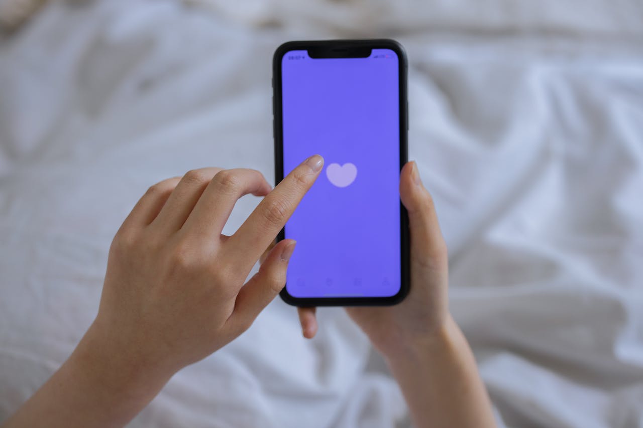 When a Professional Matchmaker Becomes Better Than Dating Apps