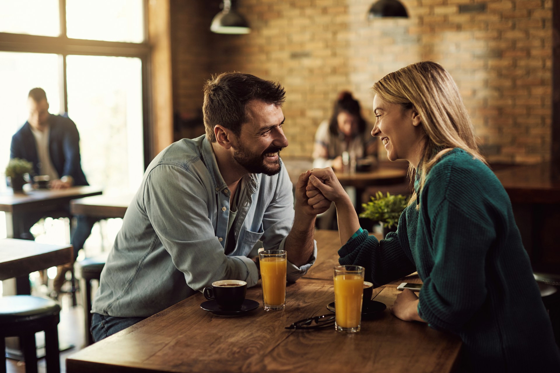 Choosing a High-End Matchmaker: Key Questions, Red Flags, and Terms