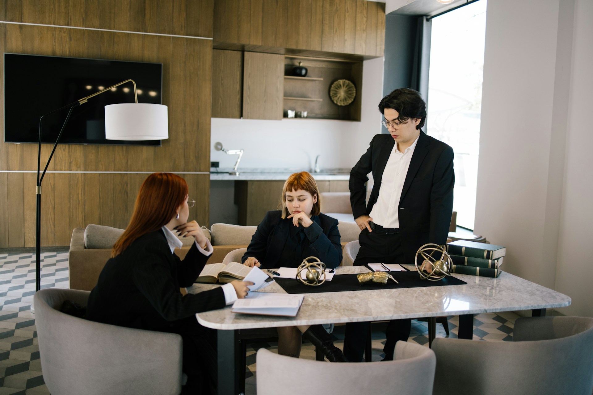 Cross-Border Executive Matchmaking: Luxury Agencies for Canada-US Travel
