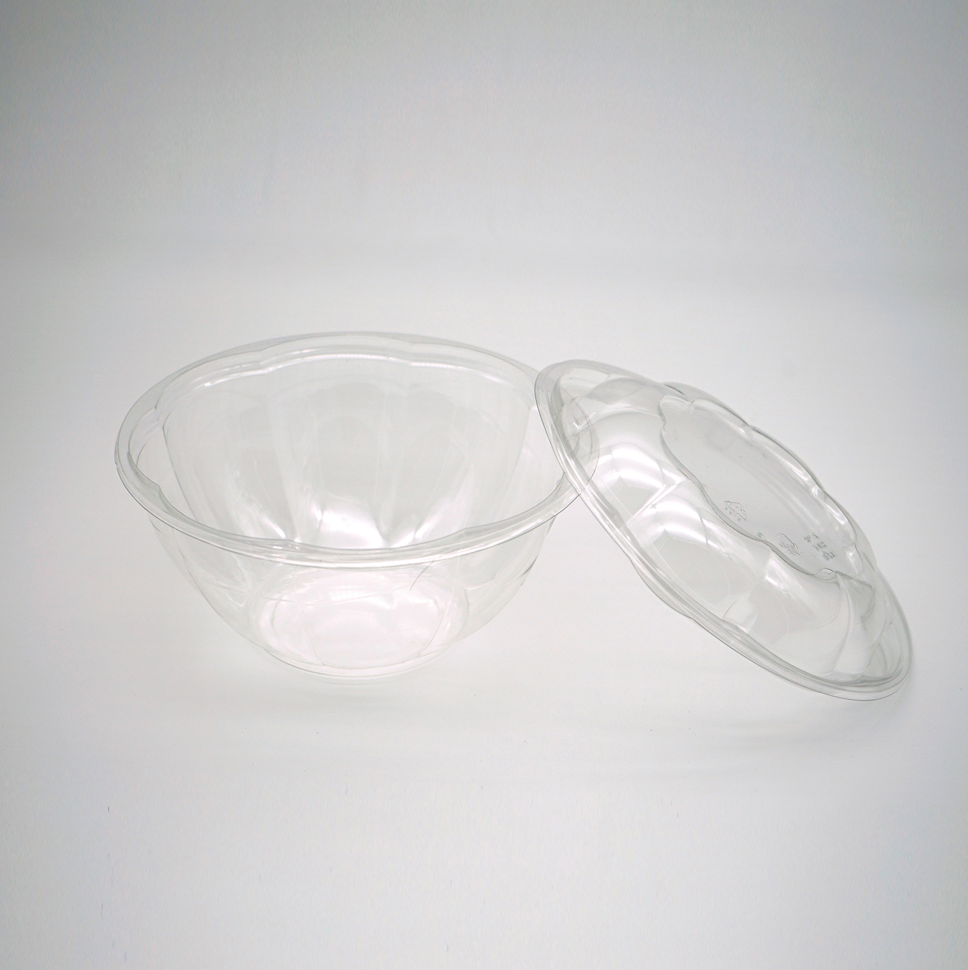 Clear Plastic Salad Bowl - 32oz Image 1