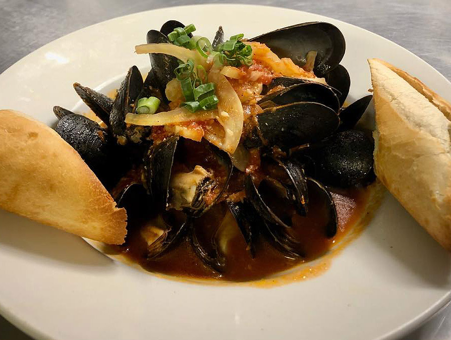 musscles-white-wine-fennel-tomato-sauce